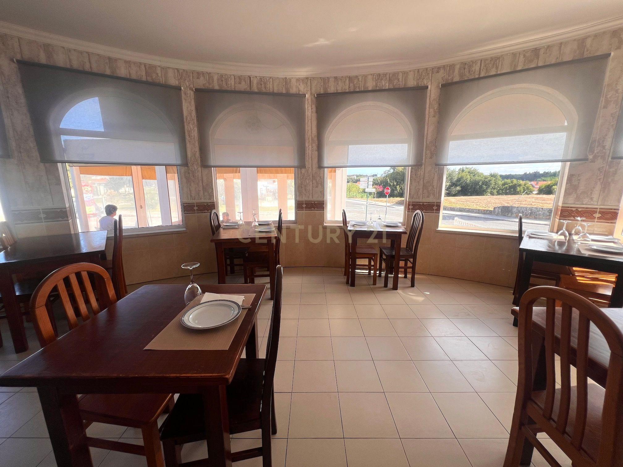 Fotografia 10 de Prédio no Nadadouro com 3 apartamentos + restaurante + potencial para mais 3 apartamentos