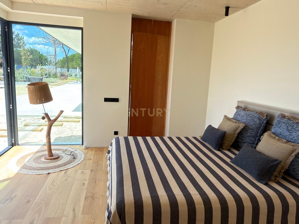 Moradia T6 com Projeto de Autor em Tróia/Comporta | Piscina, 3 Suites, Jardim Privado - Image 15