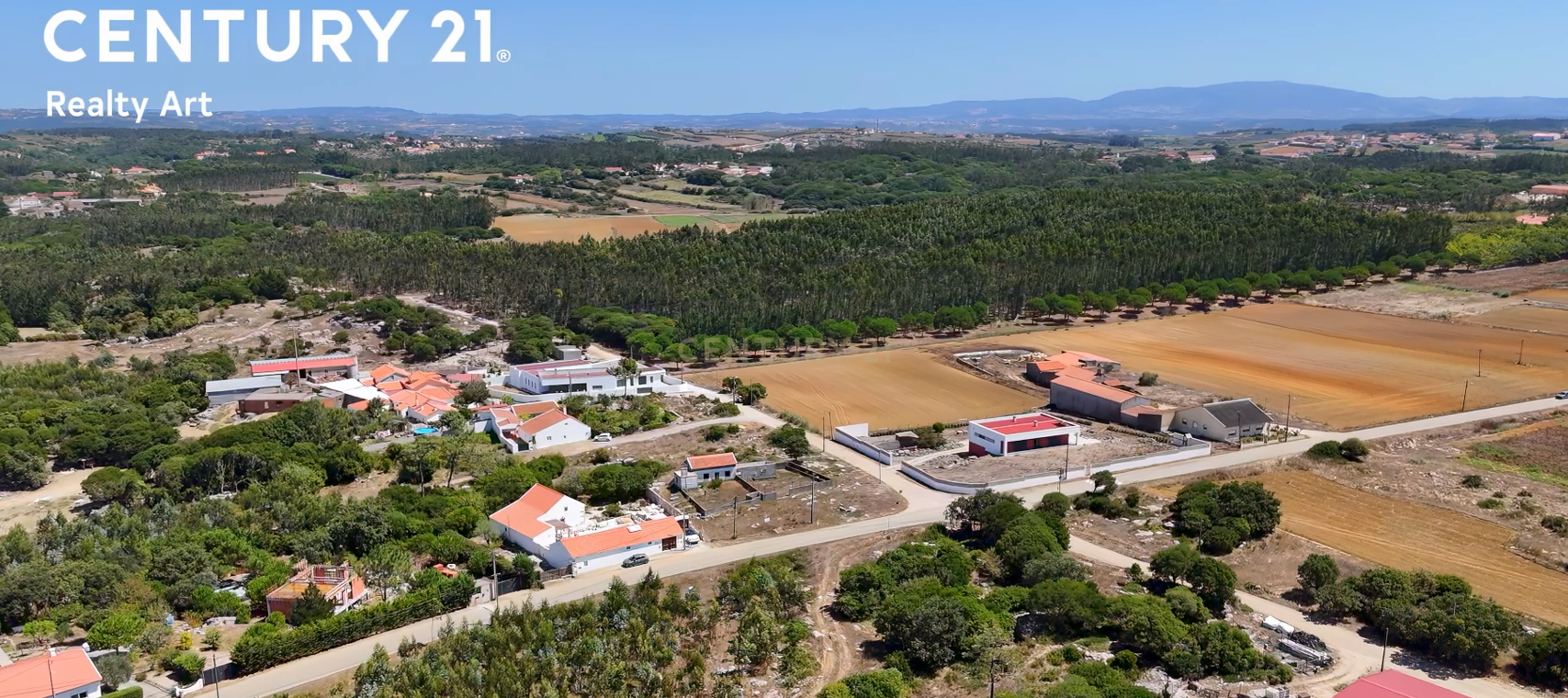 Fotografia 4 de Terreno Urbano com moradia e projeto aprovado – Cezaredes, Lourinhã