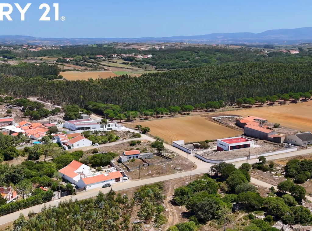 Terreno Urbano com moradia e projeto aprovado – Cezaredes, Lourinhã - Image 4