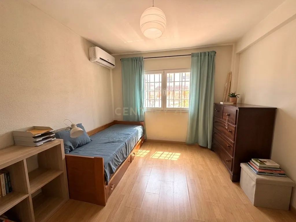 Moradia T4 em Vendas de Azeitão com jardim - Oportunidade - Image 10