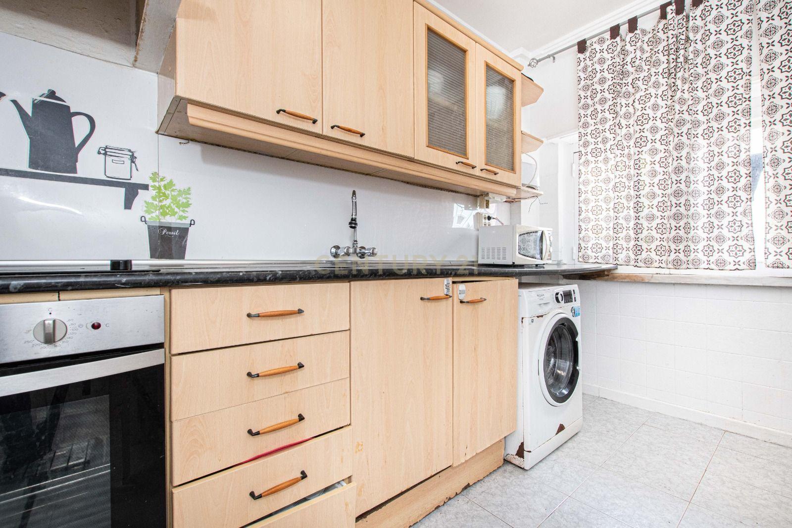 Apartamento T2/cave em Sintra: Conforto e Acessibilidade  - Image 8