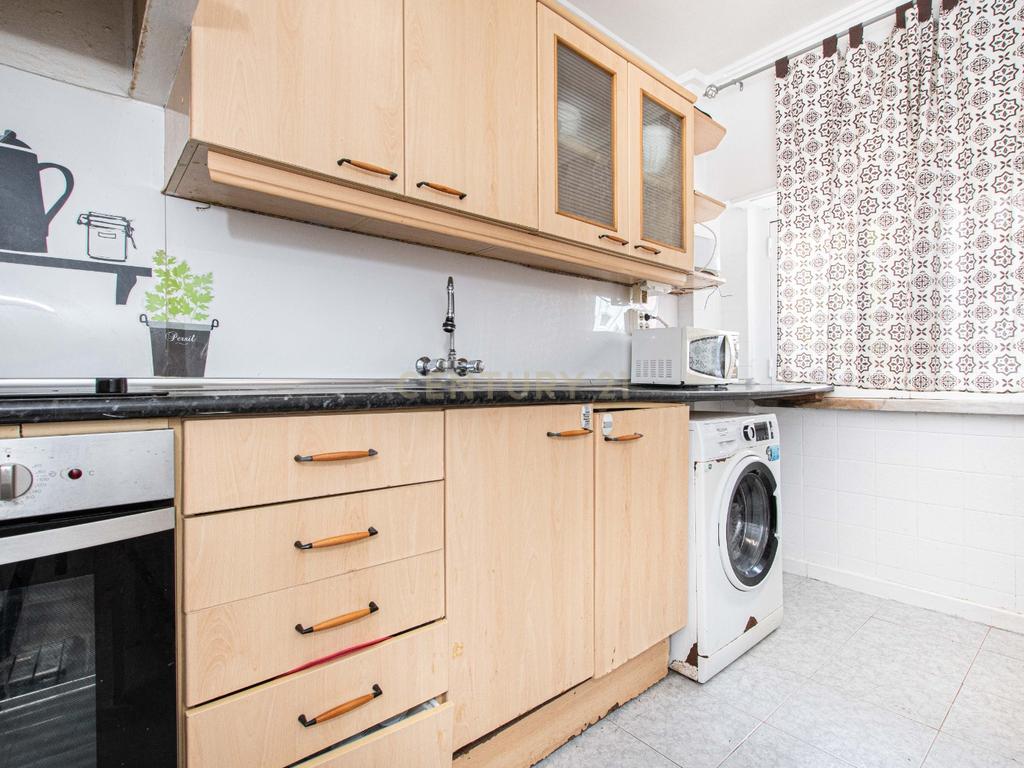 Apartamento T2/cave em Sintra: Conforto e Acessibilidade  - Image 8