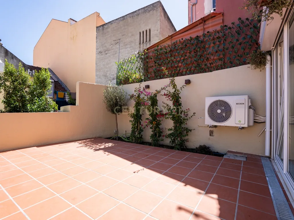 Apartamento T2 RC, Rua do Mato Grosso, Santa Engrácia, São Vicente - Image 30