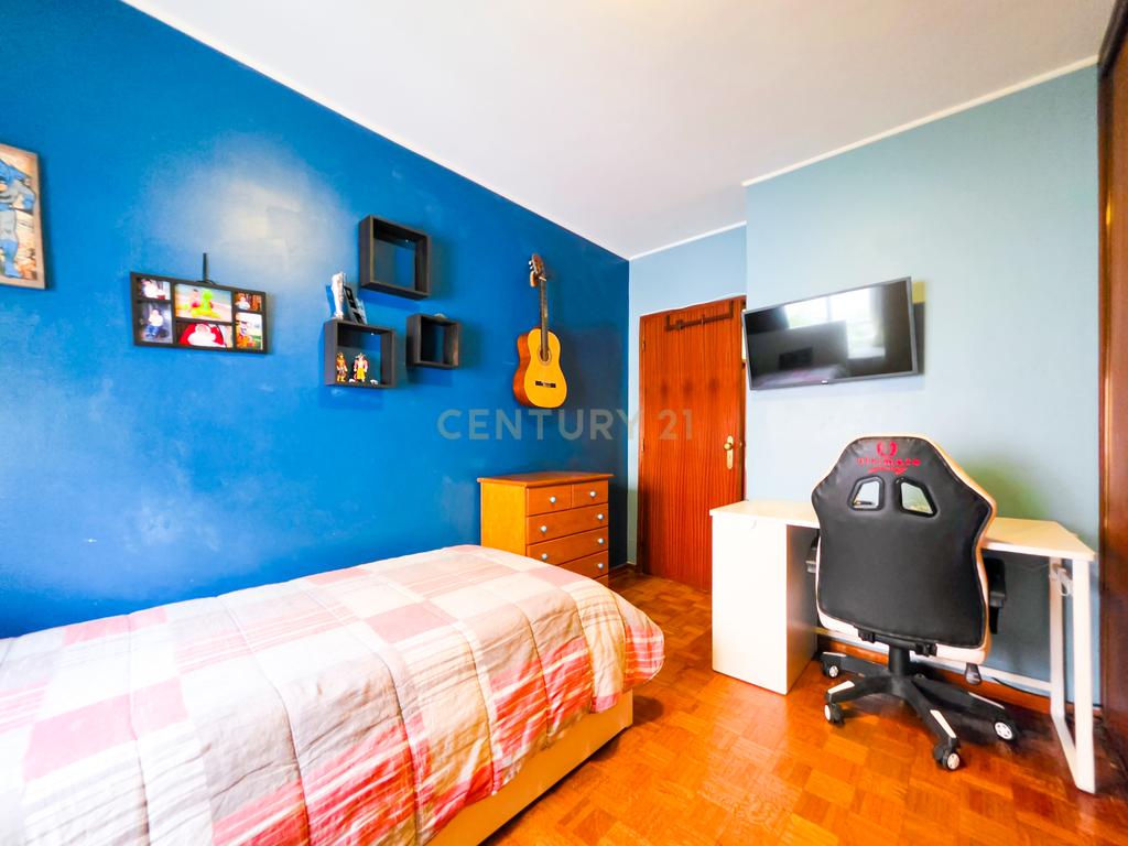 Apartamento T3 na Rua Afonso Castro, em Setúbal com Vista Panorâmica - Image 10