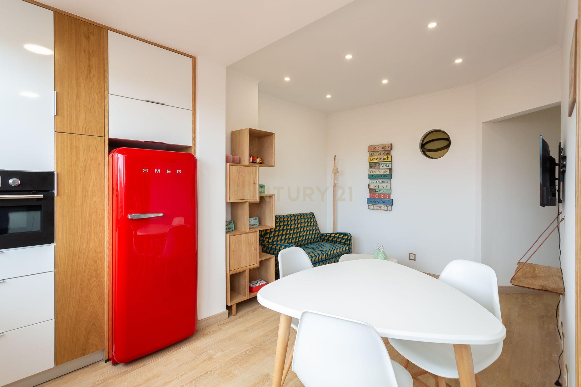 Apartamento T1+1 mobilado com Vista para o Rio em Lisboa - Image 1