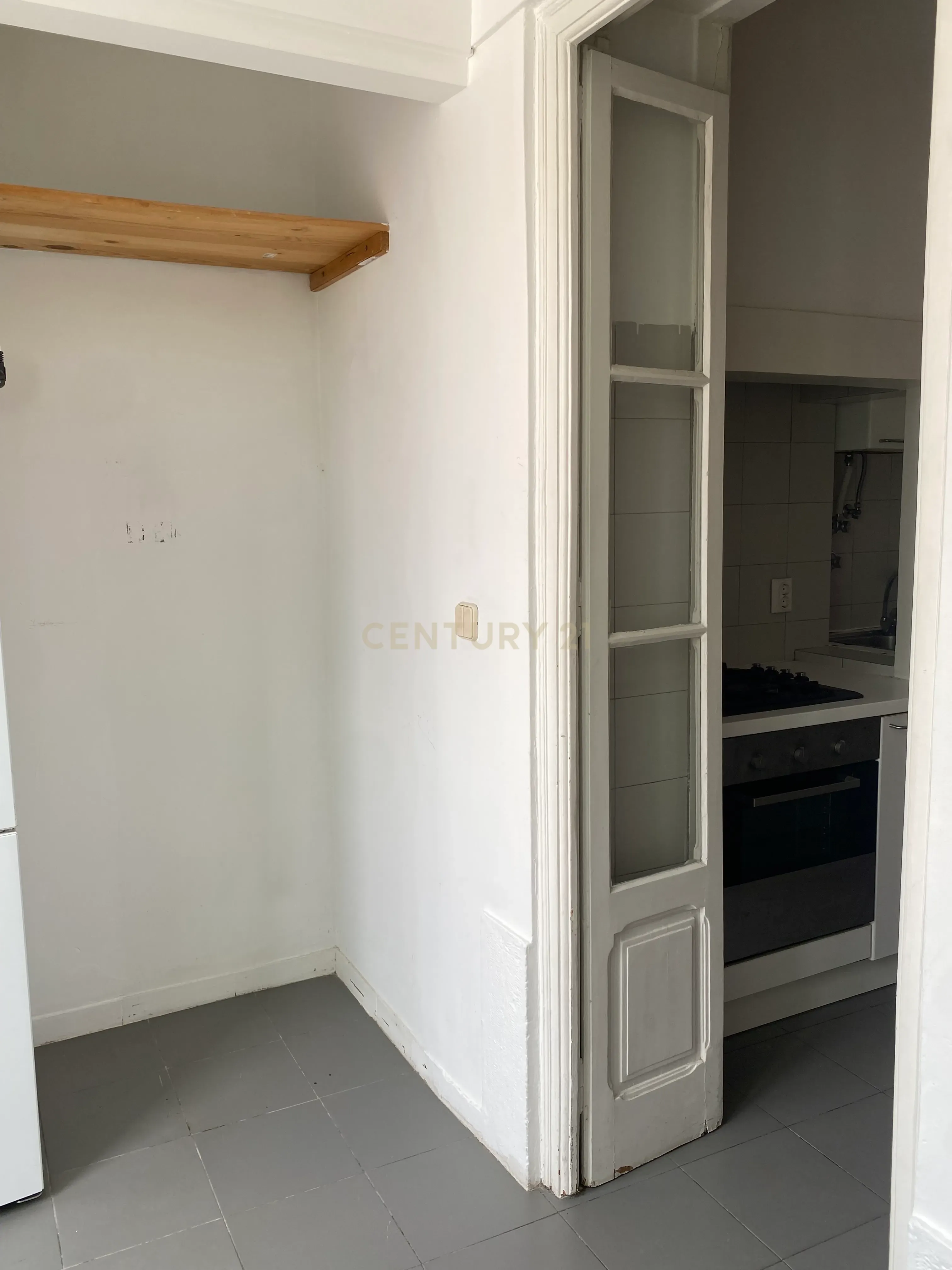 T3 com Sótão Remodelado e Terraço – Alcântara - Image 10