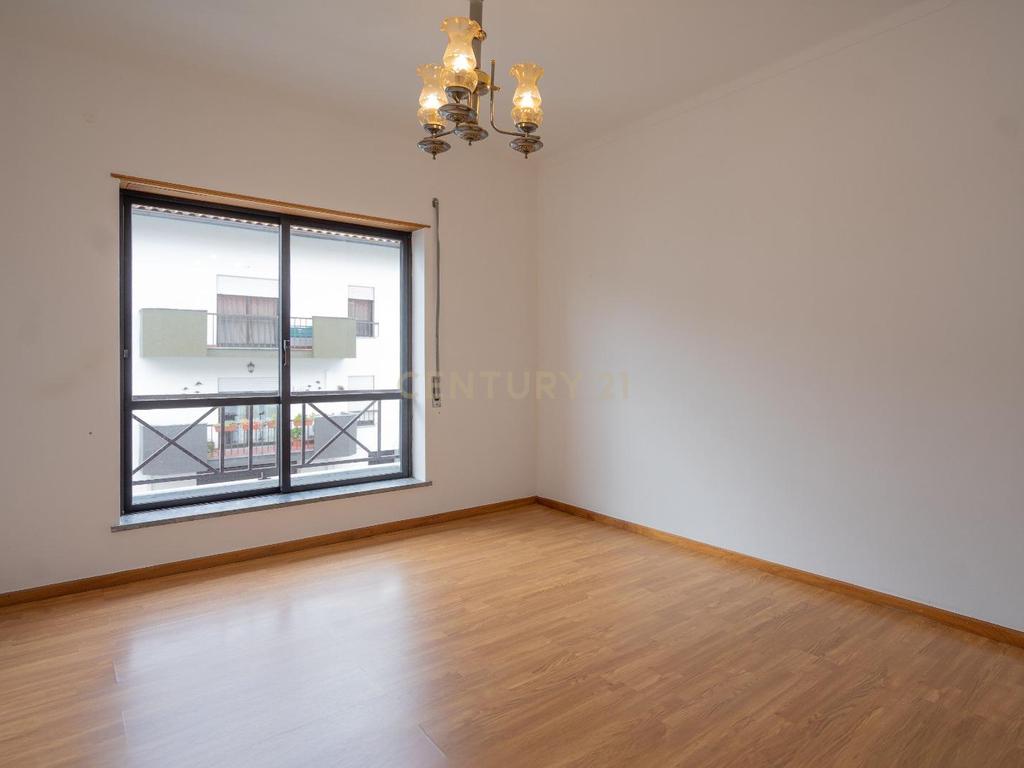 Apartamento T3 Duplex + Garagem em Coimbra - Image 24