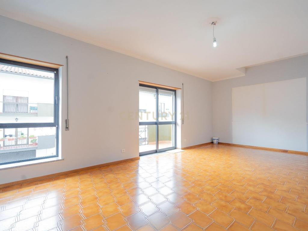 Apartamento T3 Duplex + Garagem em Coimbra - Image 3