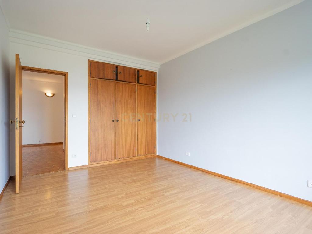 Apartamento T3 Duplex + Garagem em Coimbra - Image 32