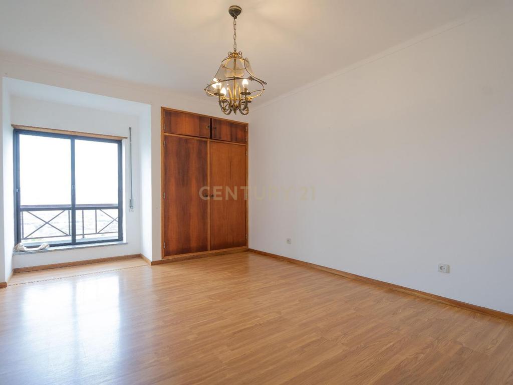Apartamento T3 Duplex + Garagem em Coimbra - Image 28
