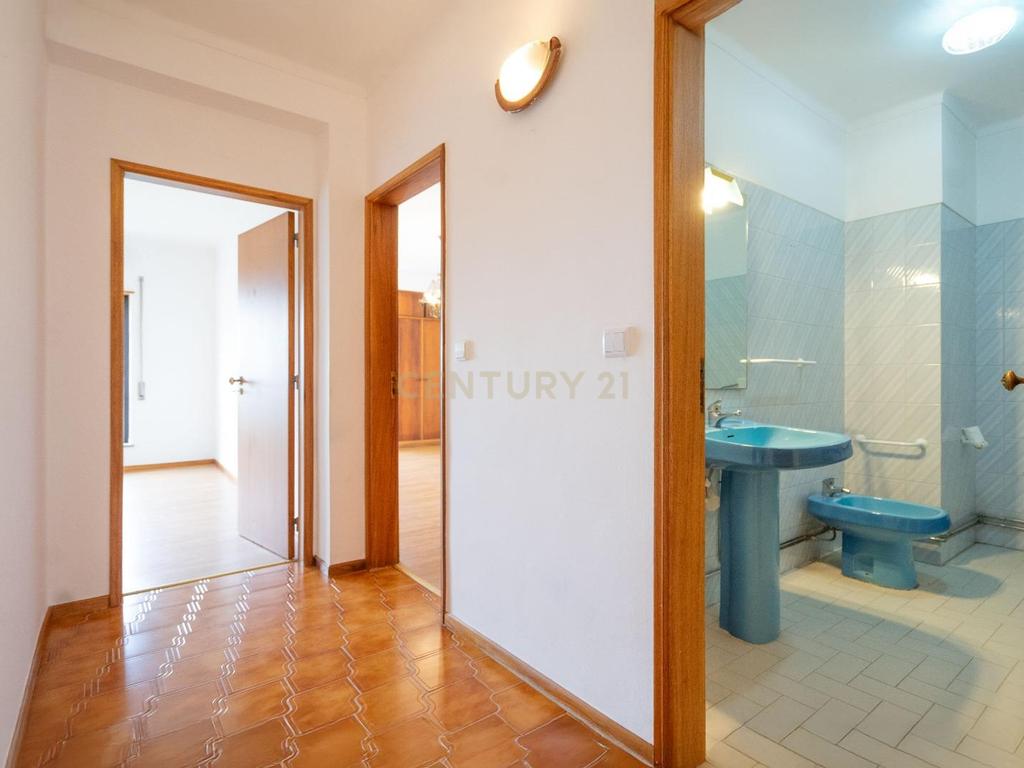 Apartamento T3 Duplex + Garagem em Coimbra - Image 19