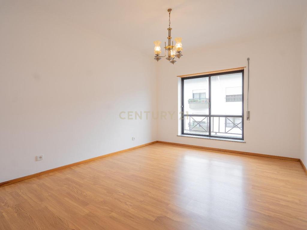Apartamento T3 Duplex + Garagem em Coimbra - Image 23