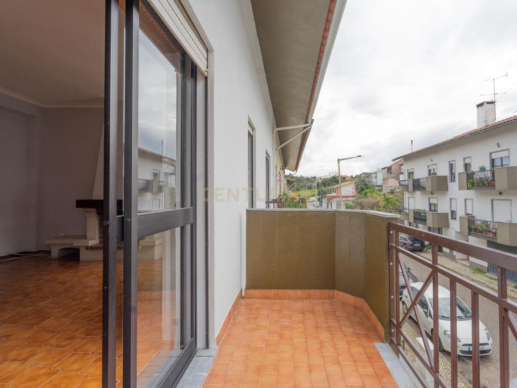 Apartamento T3 Duplex + Garagem em Coimbra - Image 11