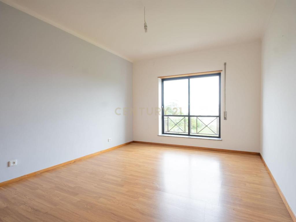 Apartamento T3 Duplex + Garagem em Coimbra - Image 34