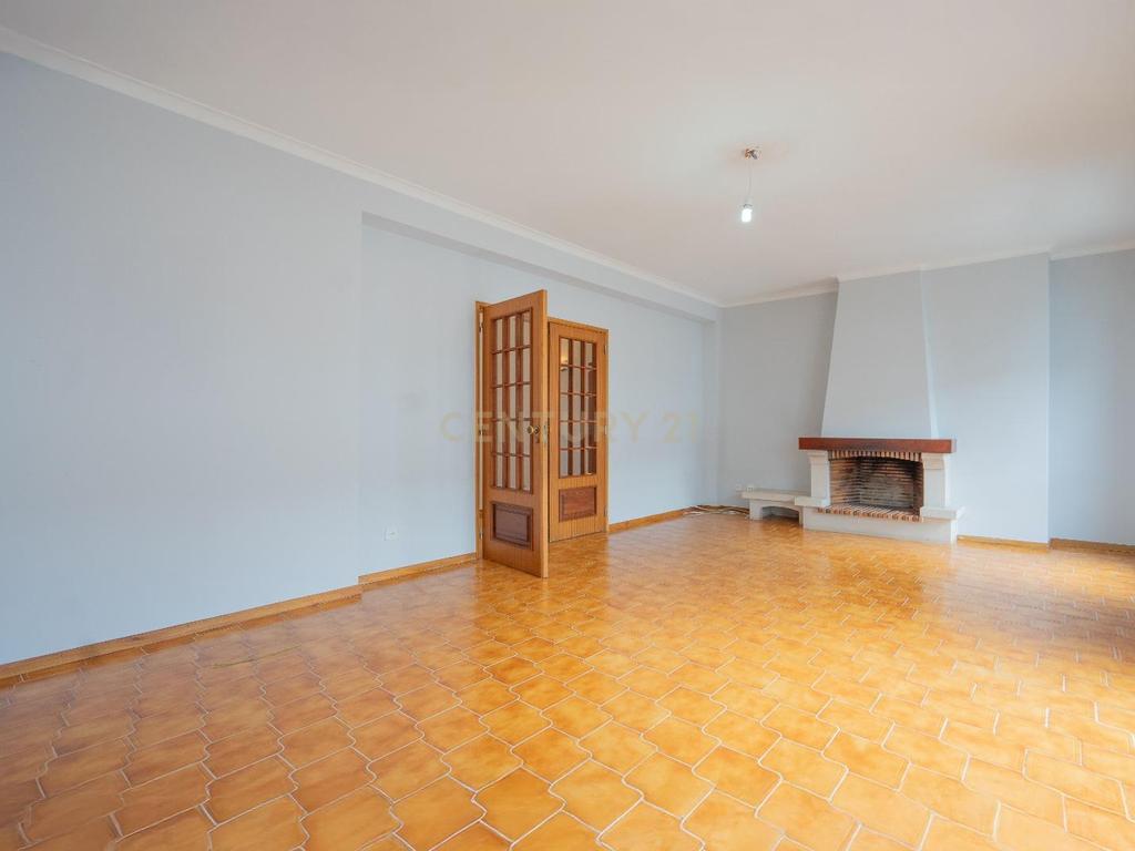 Apartamento T3 Duplex + Garagem em Coimbra - Image 8