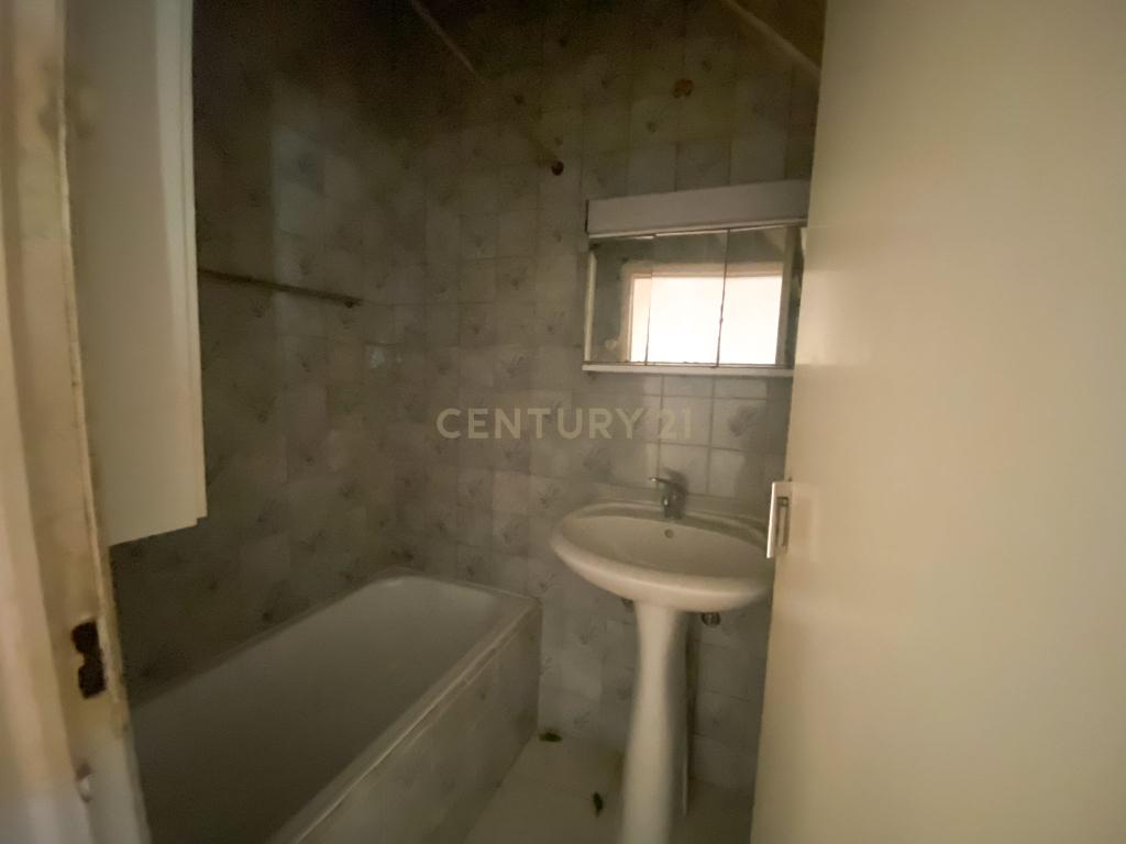 Prédio Para Reabilitação - A 100 metros do Polo Principal da UBI, Covilhã - Image 4