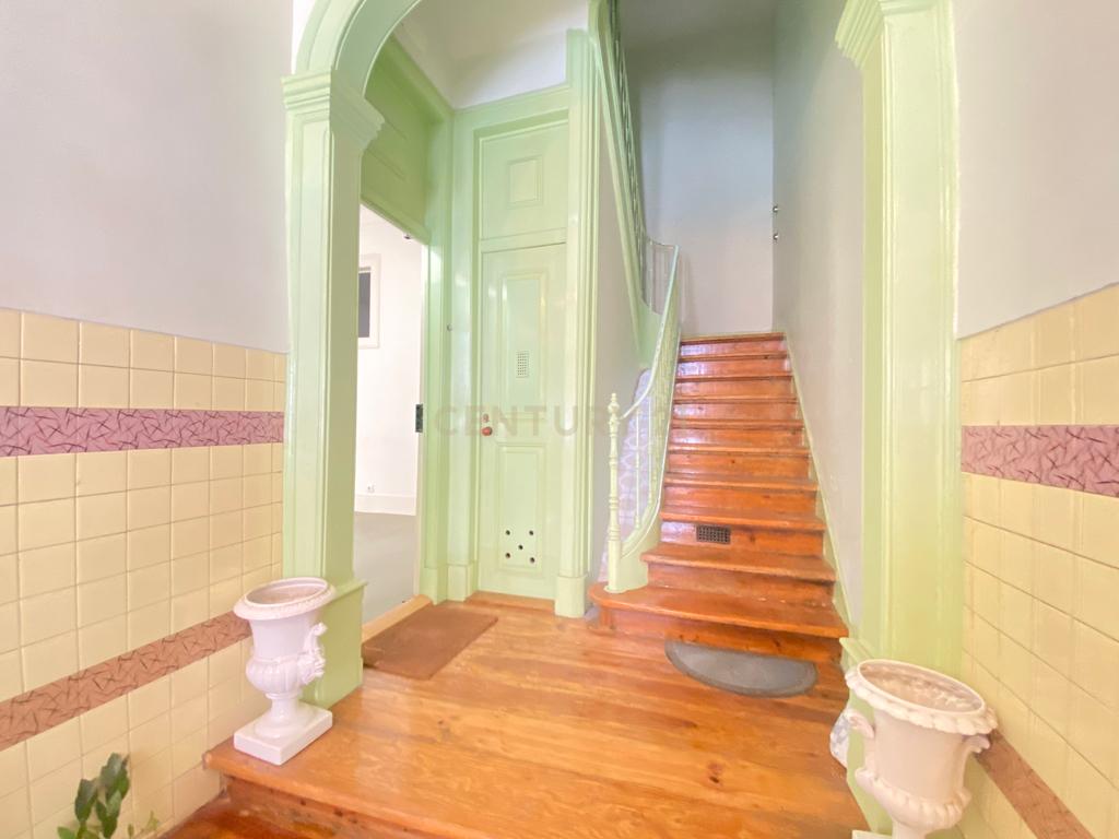 Apartamento T2 no centro de Lisboa - São Vicente, com um pequeno logradouro. - Image 7