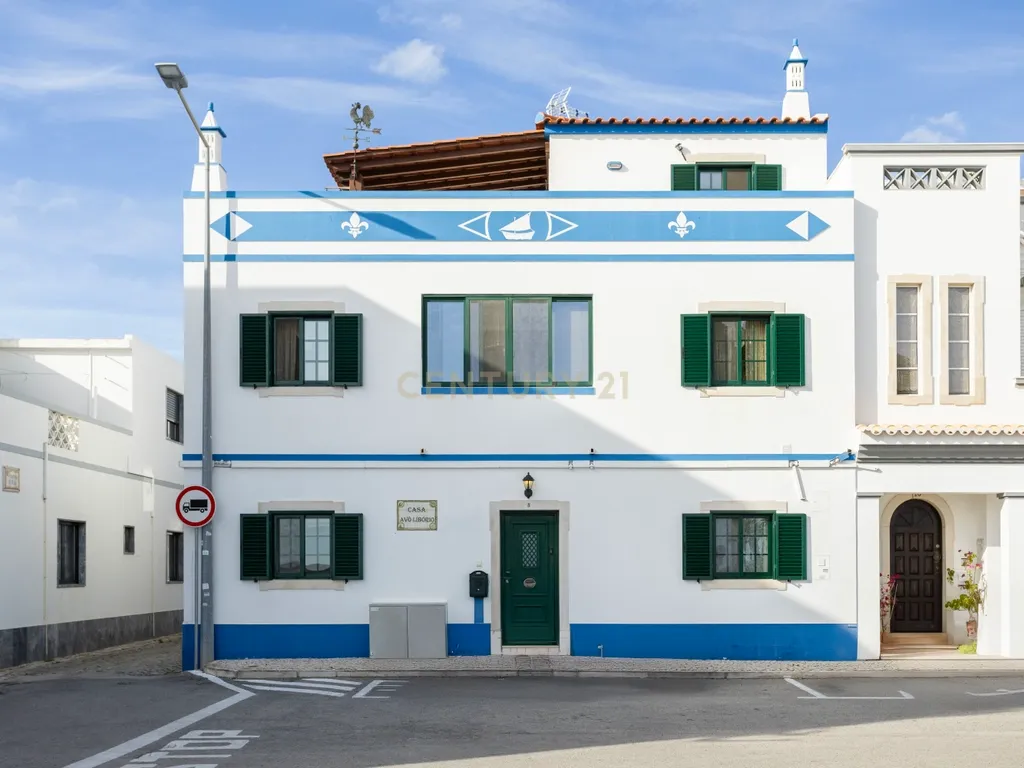 Moradia Tradicional T2 na Primeira Linha da Ria — Santa Luzia, Capital do Polvo - Image 1