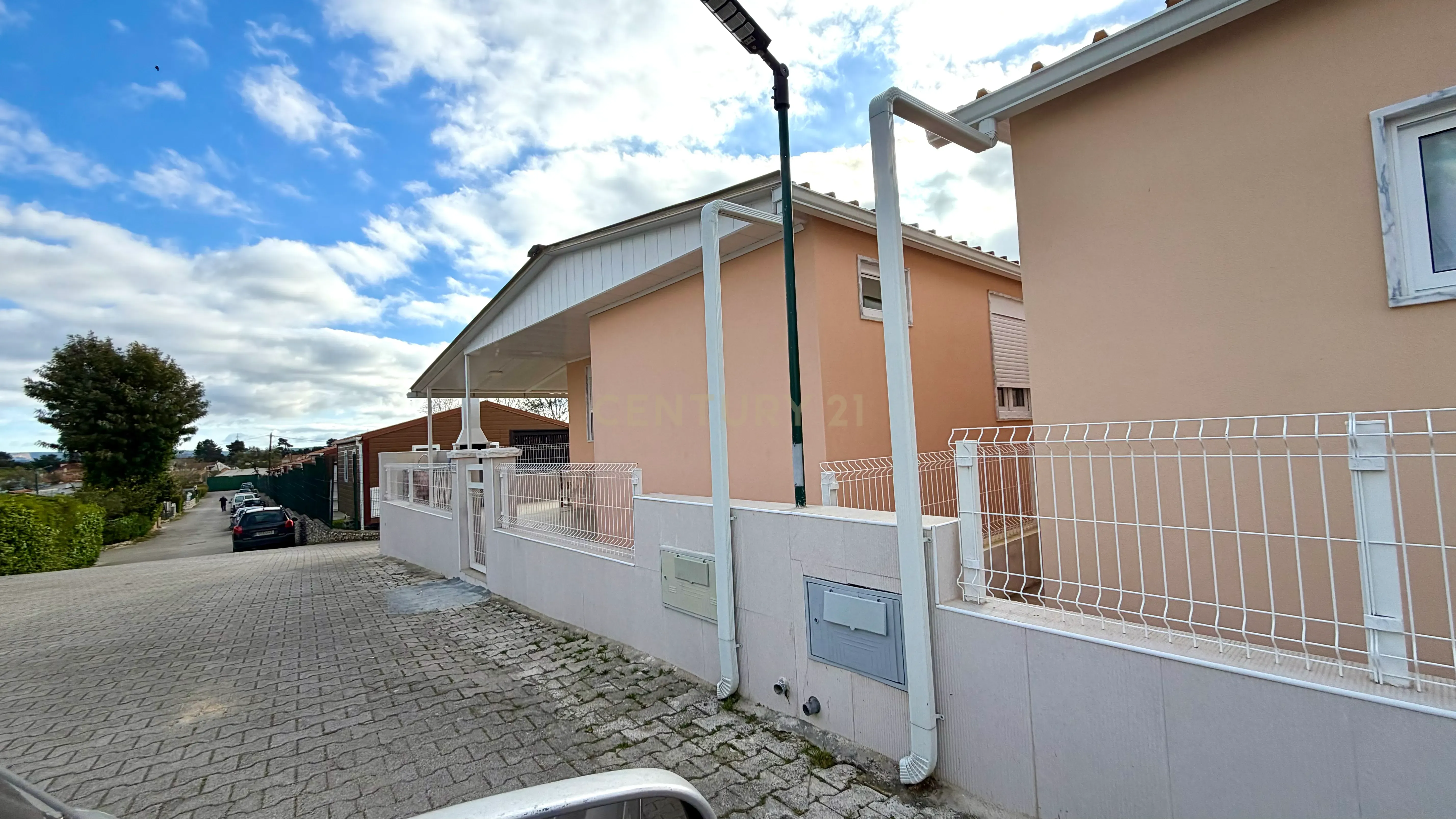 Fotografia 8 de Cedência de Benfeitoria MORADIA T1 NOVA E MODERNA NO PARQUE VERDE — FERNÃO FERRO | Condomínio Privado com Piscina, Segurança e Serviços Exclusivos