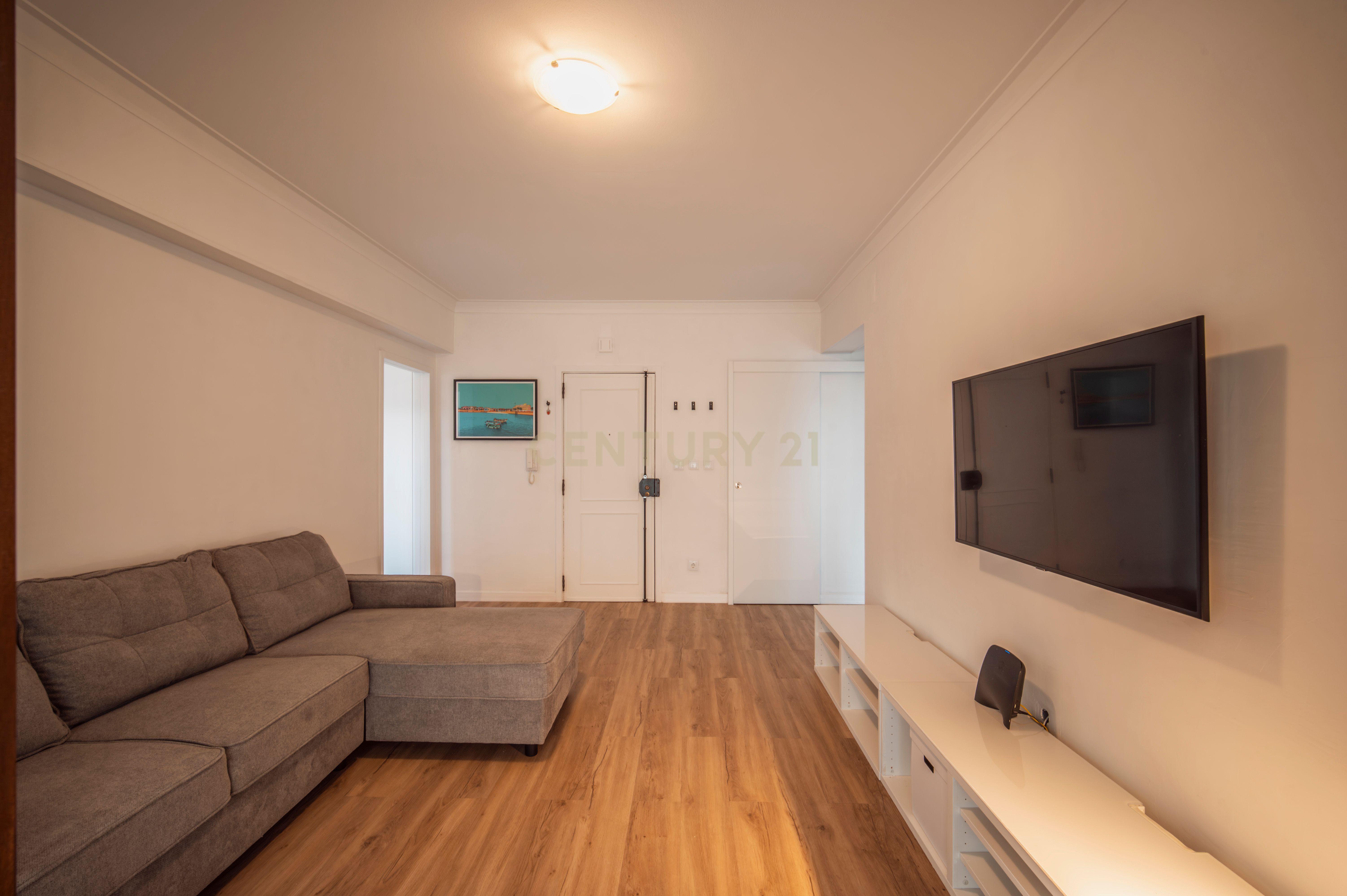 Fotografia 7 de Apartamento T1 + Escritório totalmente remodelado