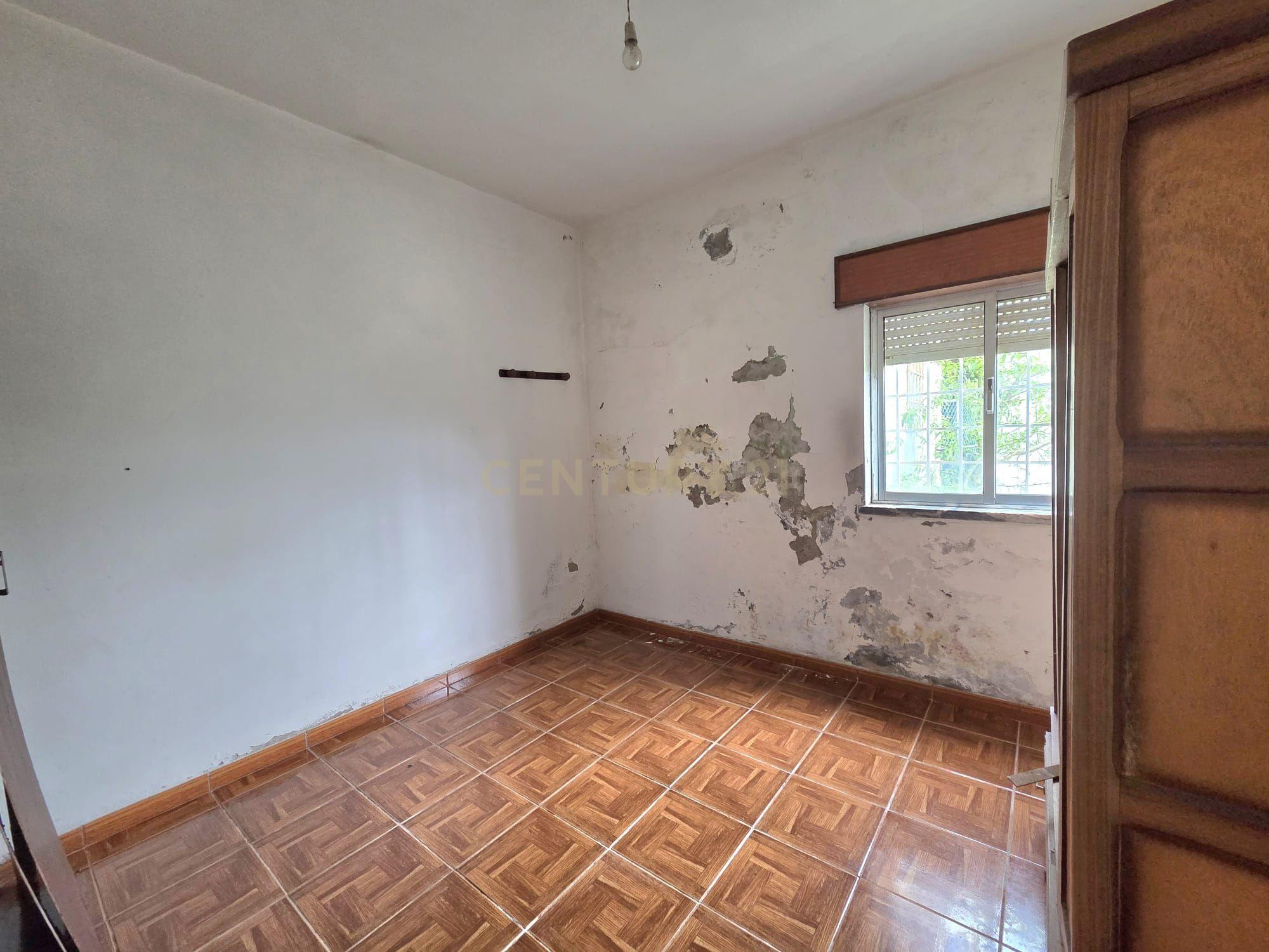 Fotografia 7 de Moradia T2 Térrea com Potencial para T3 | Terreno com Cerca de 1.000 m² | Próxima do Centro do Louriçal