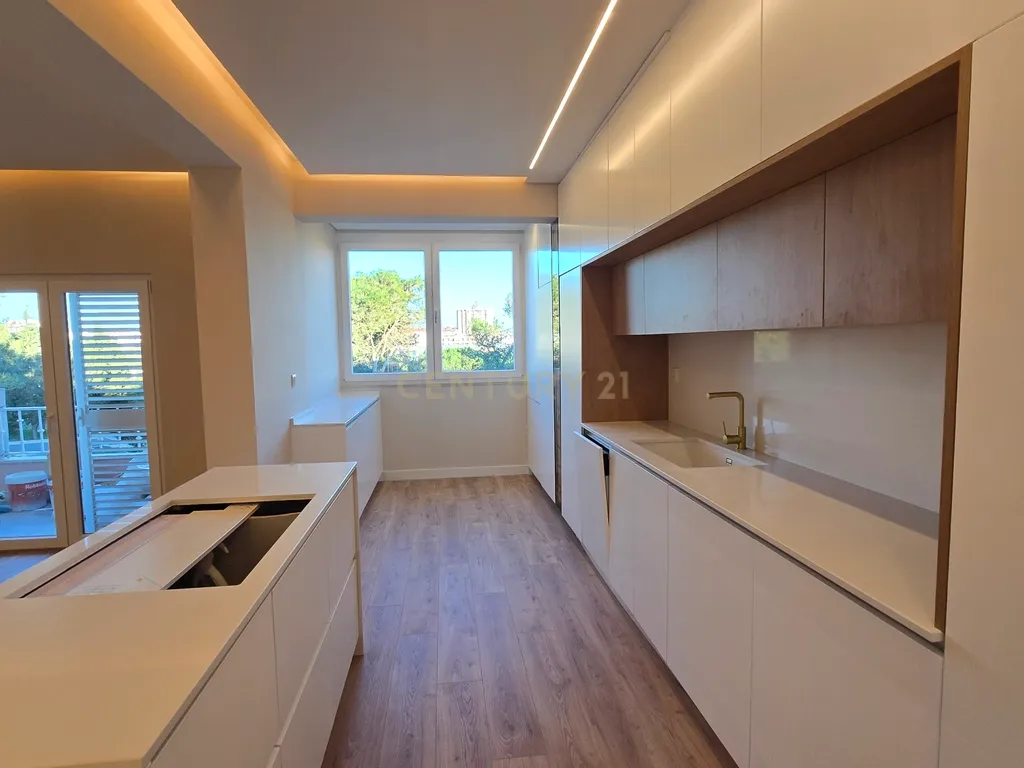 Luxuosa Penthouse Duplex T4+1 na Costa da Guia, em Cascais, com Vista Mar - Image 19