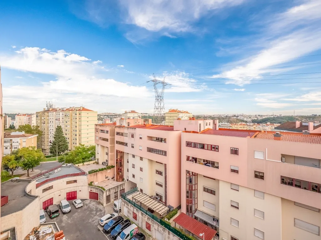 Apartamento T3, com Box de 85 m2 e Arrecadação em Odivelas - Image 24