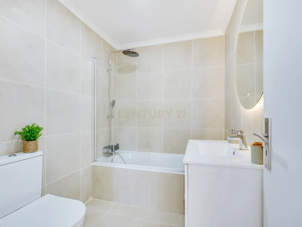 Apartamento Renovado com Vista em Alenquer, Lisboa - Image 10