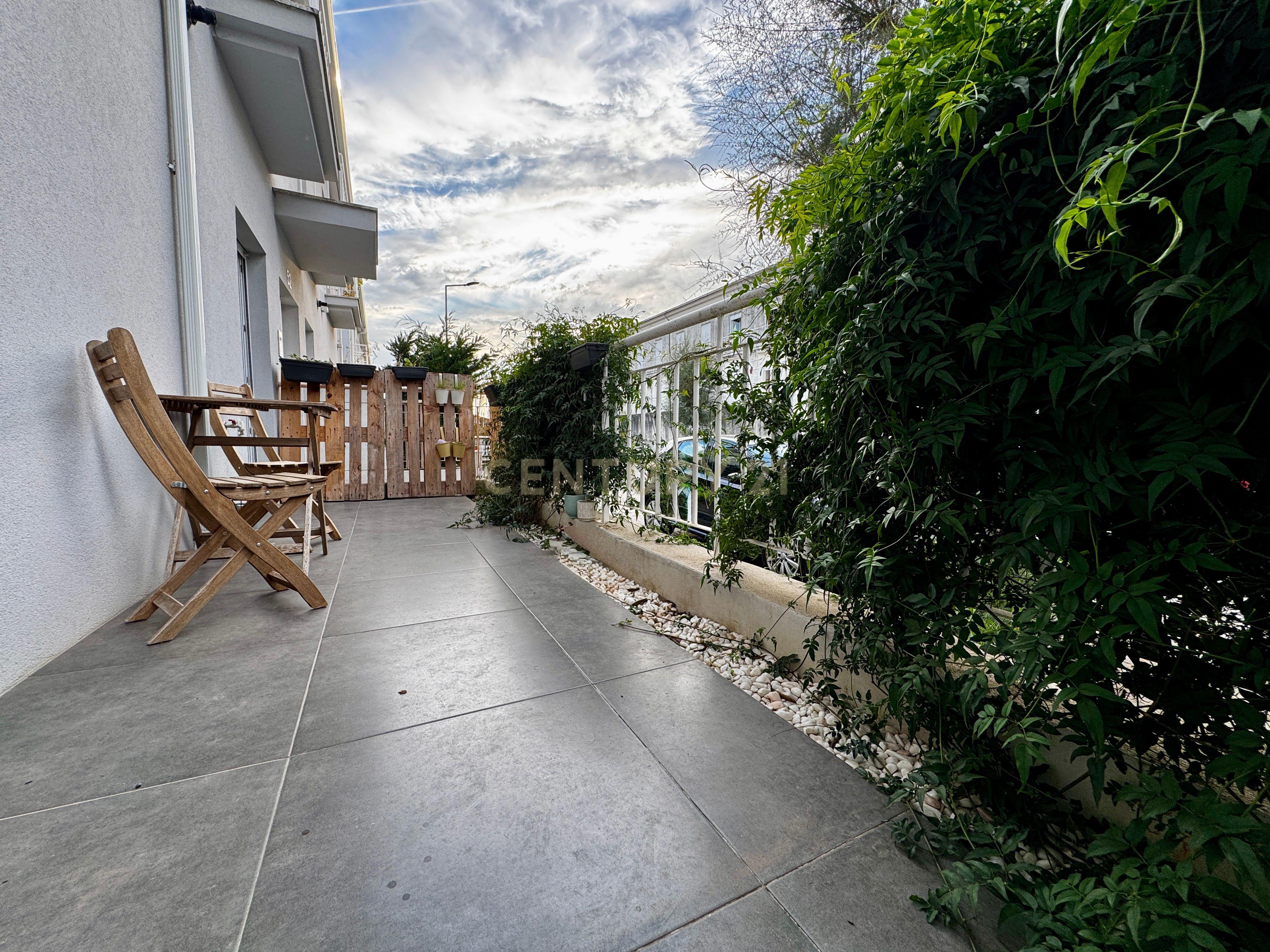 Fotografia 3 de Apartamento T2 Como Novo | Terraço e Jardim | Garagem Fechada | Gião, Vila do Conde