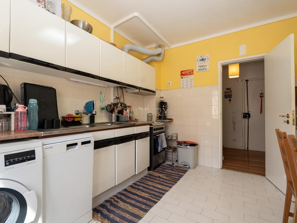 🏡 Oportunidade única: T2 espaçoso, com  varanda e localização privilegiada! - Image 9