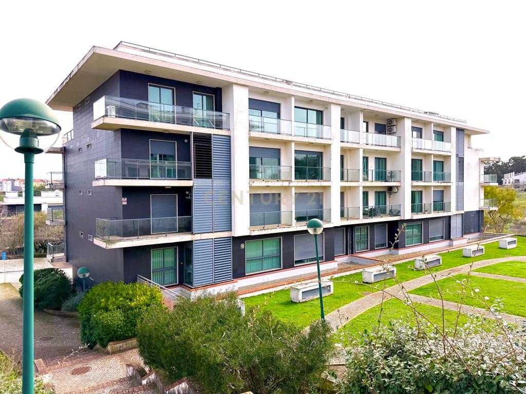 T3 com 187 m² | Oeiras Golf & Residence | Suíte, 3 Varandas e Box para 2 Carros - Image 1