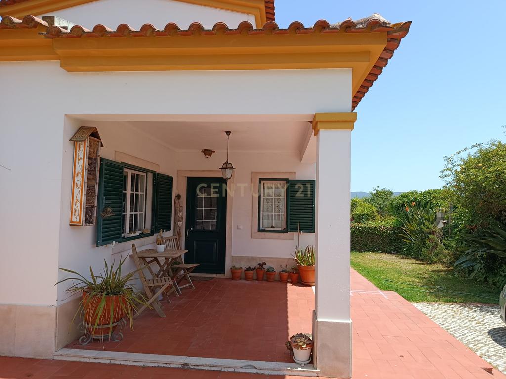 Casa Isolada em Sampaio-Sesimbra, Setúbal com Piscina e Vista Panorâmica - Image 6