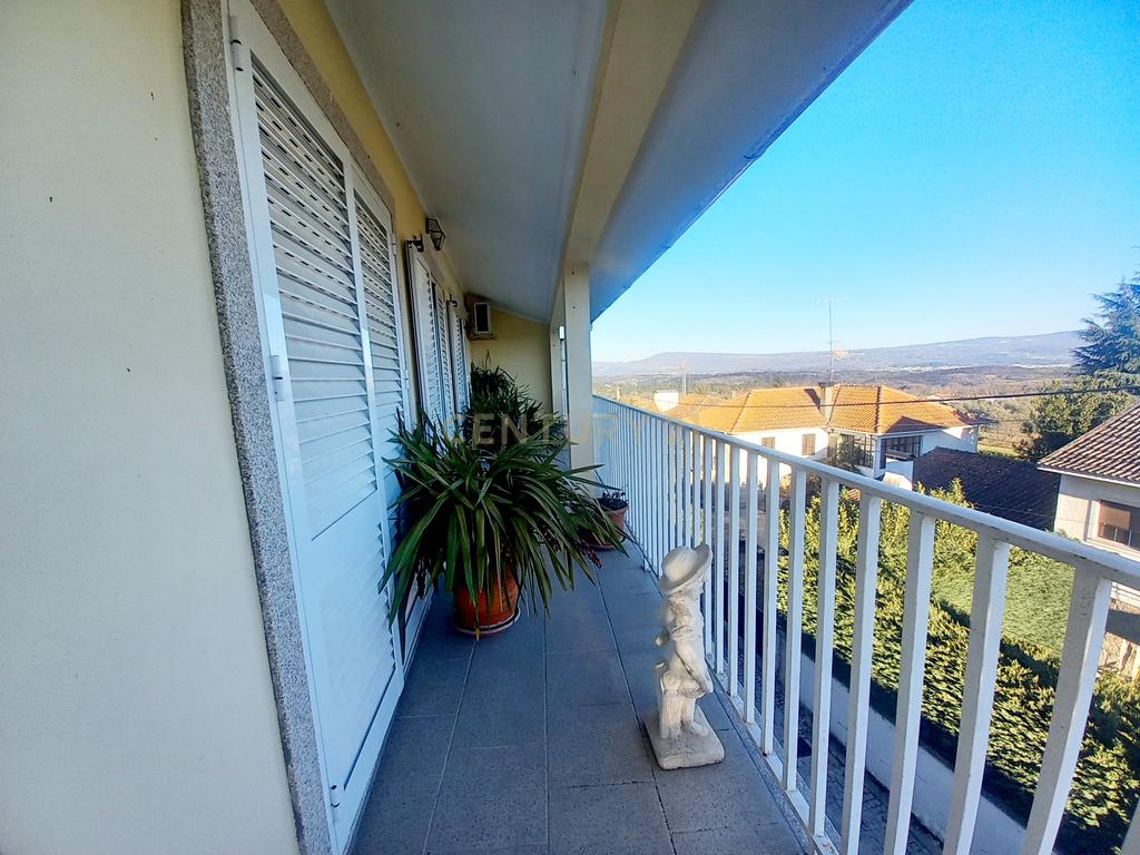  Moradia T4 com Vista Panorâmica em Chaves - Image 18