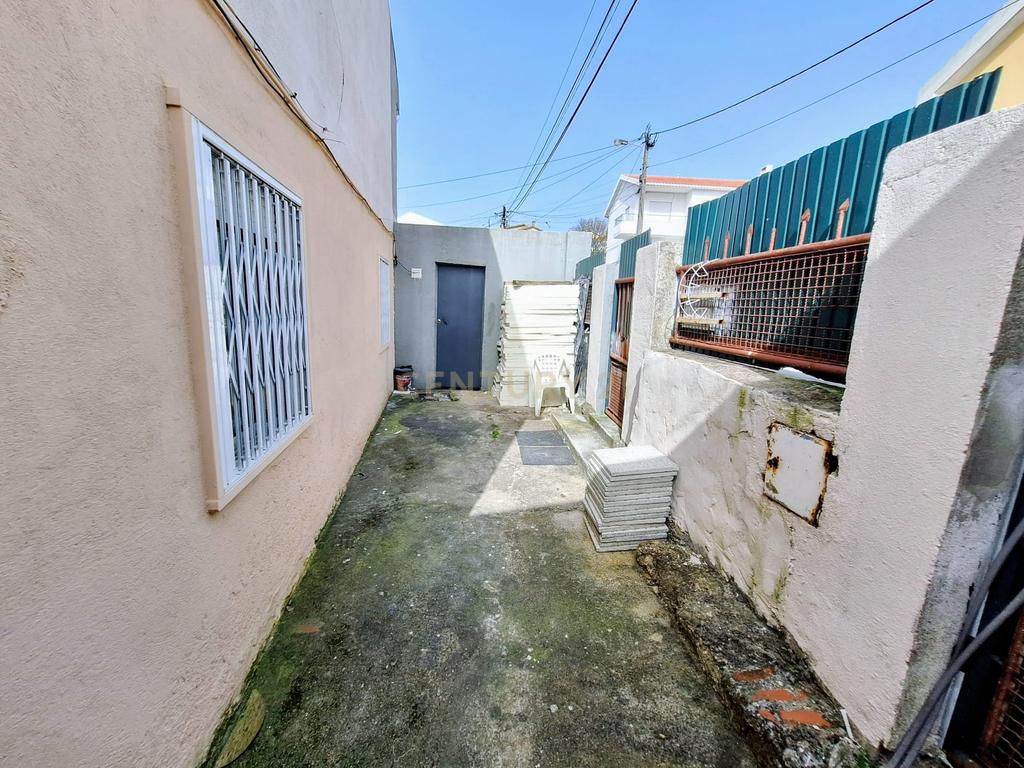 3 Moradias com terreno de 1079m2(não inclui a área de implantação das moradias) - Image 29