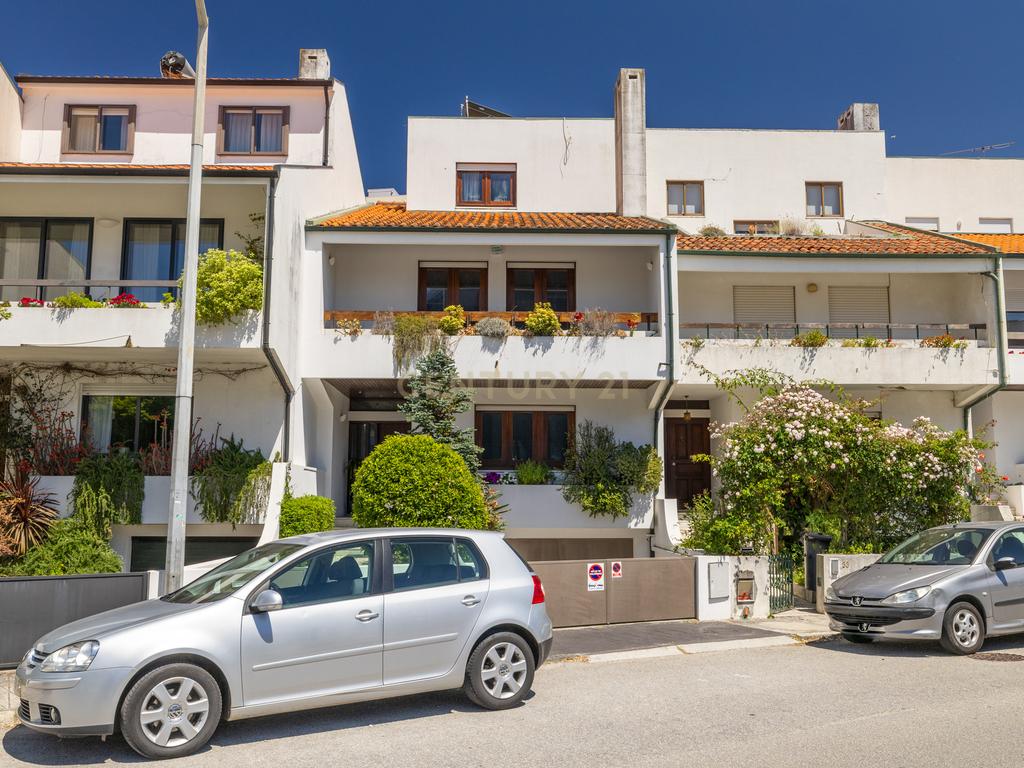 Moradia T4 com Jardim Privativo em Vila Nova de Gaia – Viva com Luz, Espaço e Centralidade - Image 49