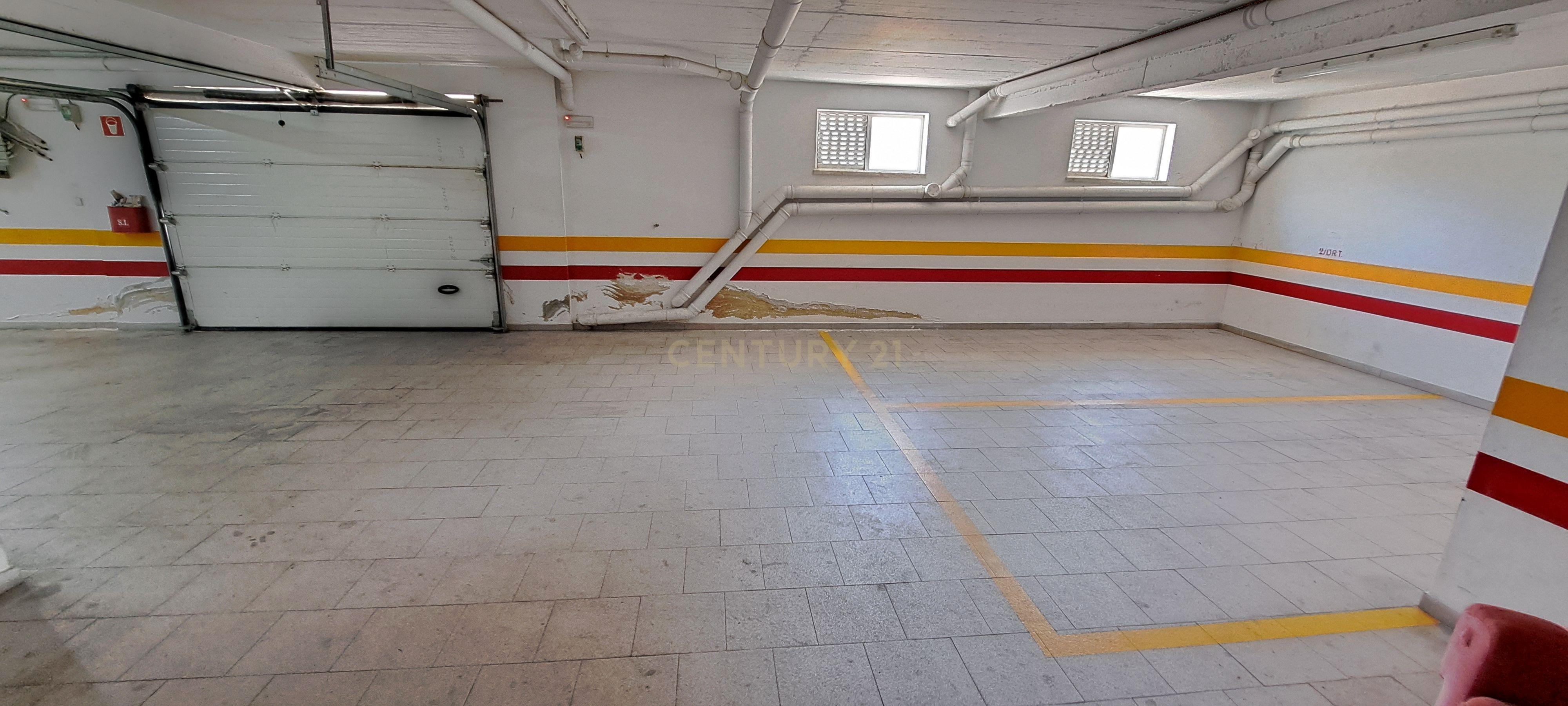 Apartamento T2 com arrecadação e lugar de garagem no Montijo. - Image 15