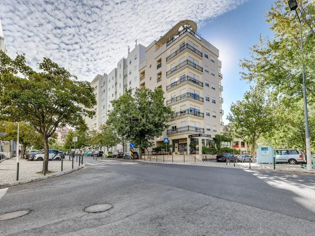 Apartamento T3+Box em Telheiras – Rua Fernando Lopes Graça - Lisboa - Image 31