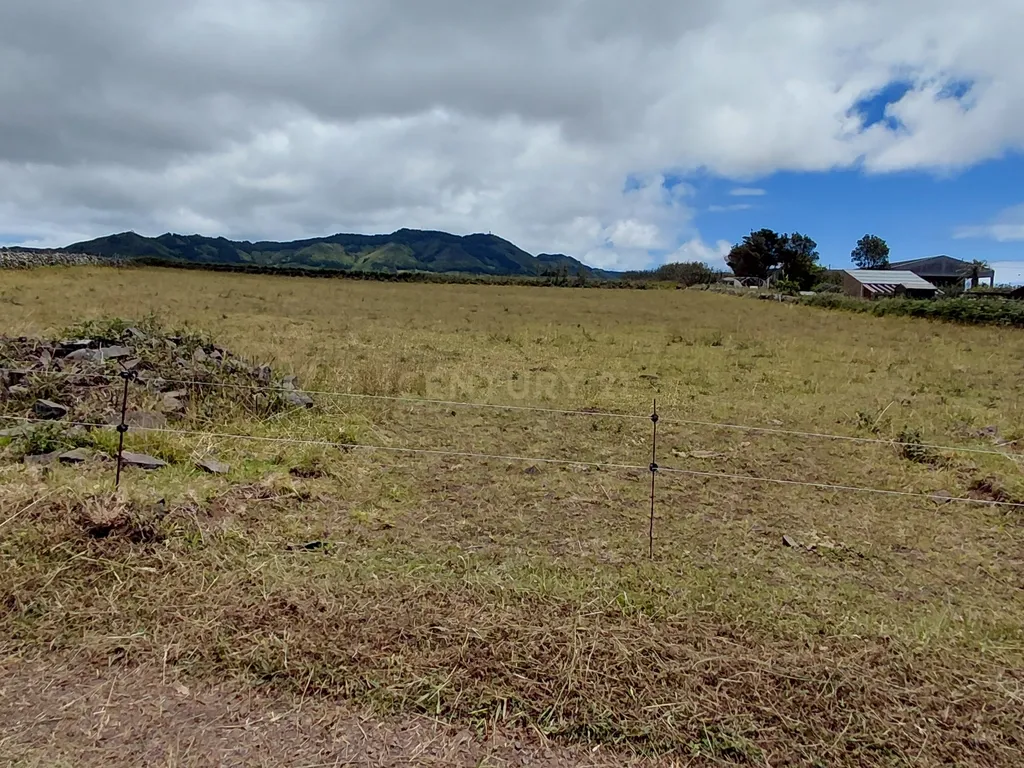Terreno à Venda com Vista Mar em São Pedro, Vila do Porto - Image 2
