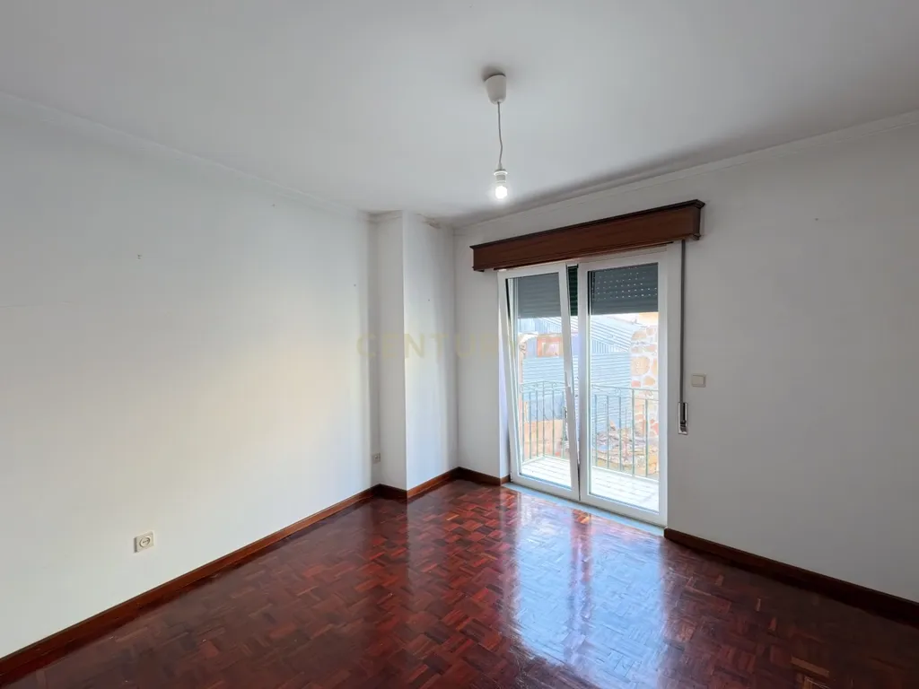 Moradia T3 com garagem e varandas em Fragosela - Viseu - Image 12