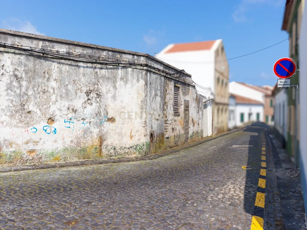 Oportunidade de Investimento - Ruína para Reabilitação no Centro da Ribeira Grande (Matriz) - Image 8