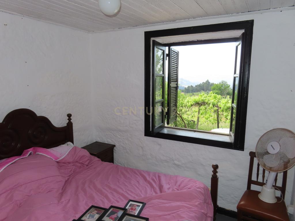 Moradia T2 em Travanca, Cinfães – Ideal para Habitação ou Férias - Image 25