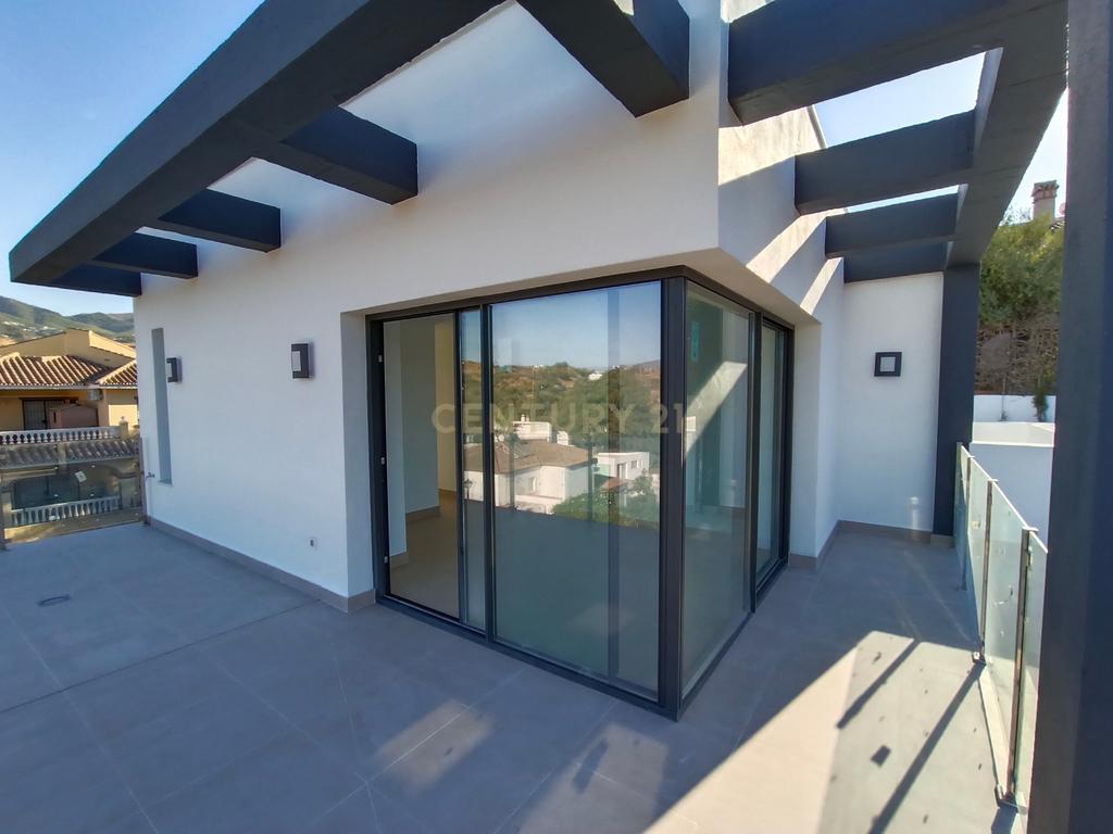 Luxuosa Moradia T4 com Piscina em Málaga, Andalucía - Image 7