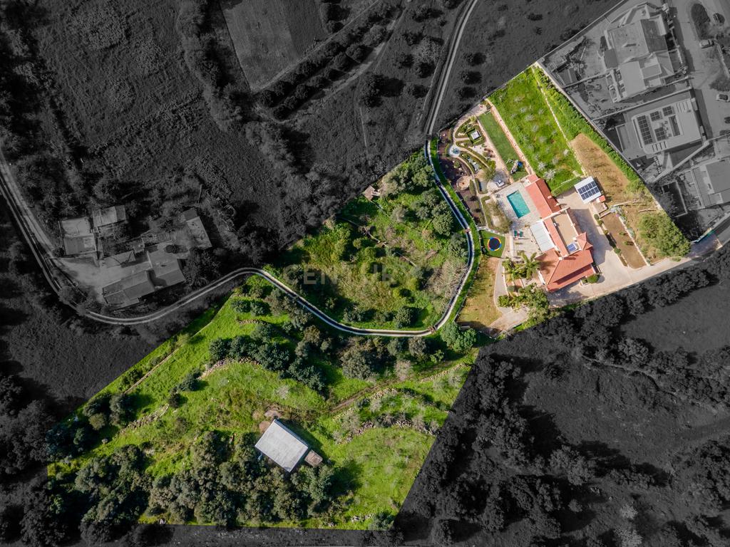 ESPETACULAR MORADIA COM PISCINA, GARAGEM, JARDIM E TERRENO - Image 5