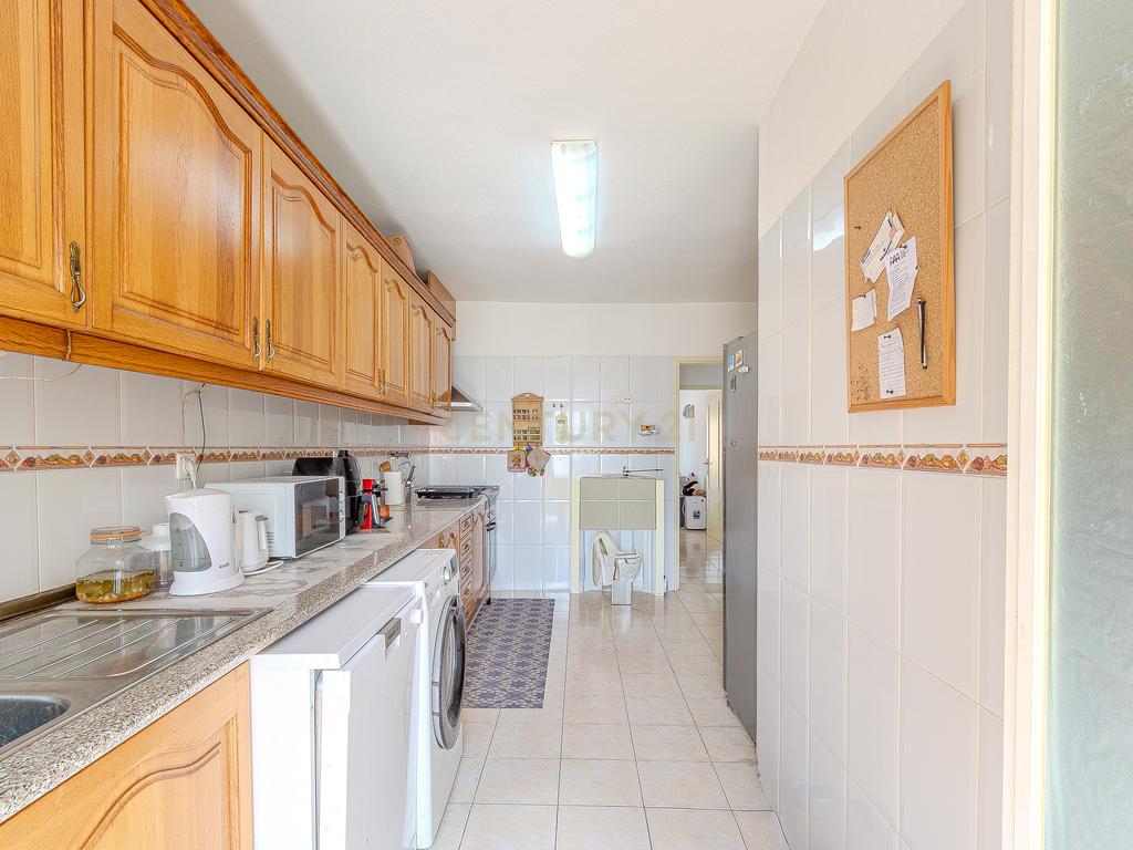Apartamento T3 com Garagem no Centro de Tunes - Image 13