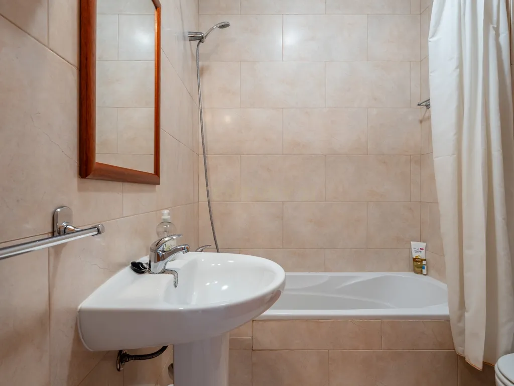OPORTUNIDADE UNICA EM ALCANTARILHA - APARTAMENTO PARA VIVER OU RENTABILIZAR, PERTO DE TODOS OS SERVIÇOS E COMODIDADES - Image 11