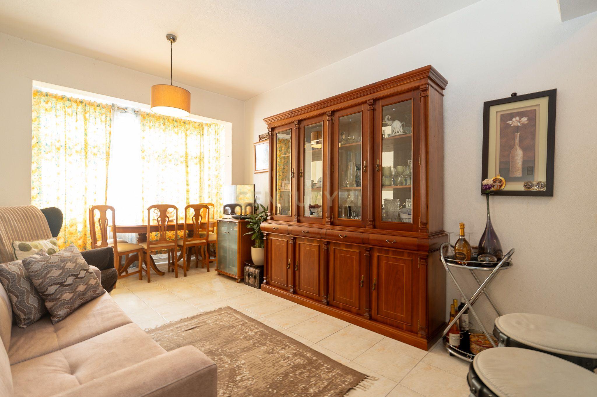 Fotografia 3 de T1 Pronto a Habitar em Massamá – Localização Privilegiada e Excelente Distribuição de Espaços
