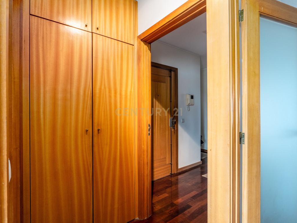 Apartamento "Cobertura" com terraço nas 3 frentes T4 (Atualmente T3 + Escritório) no Condomínio "Tílias do Atlântico" - Image 7