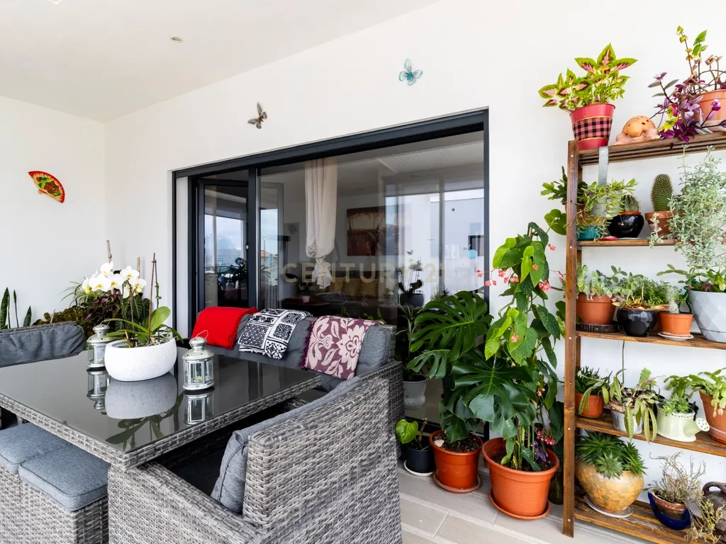 Excelente Moradia T3 Térrea SEMI-NOVA em Alcobaça com Jardim e garagem - Image 3
