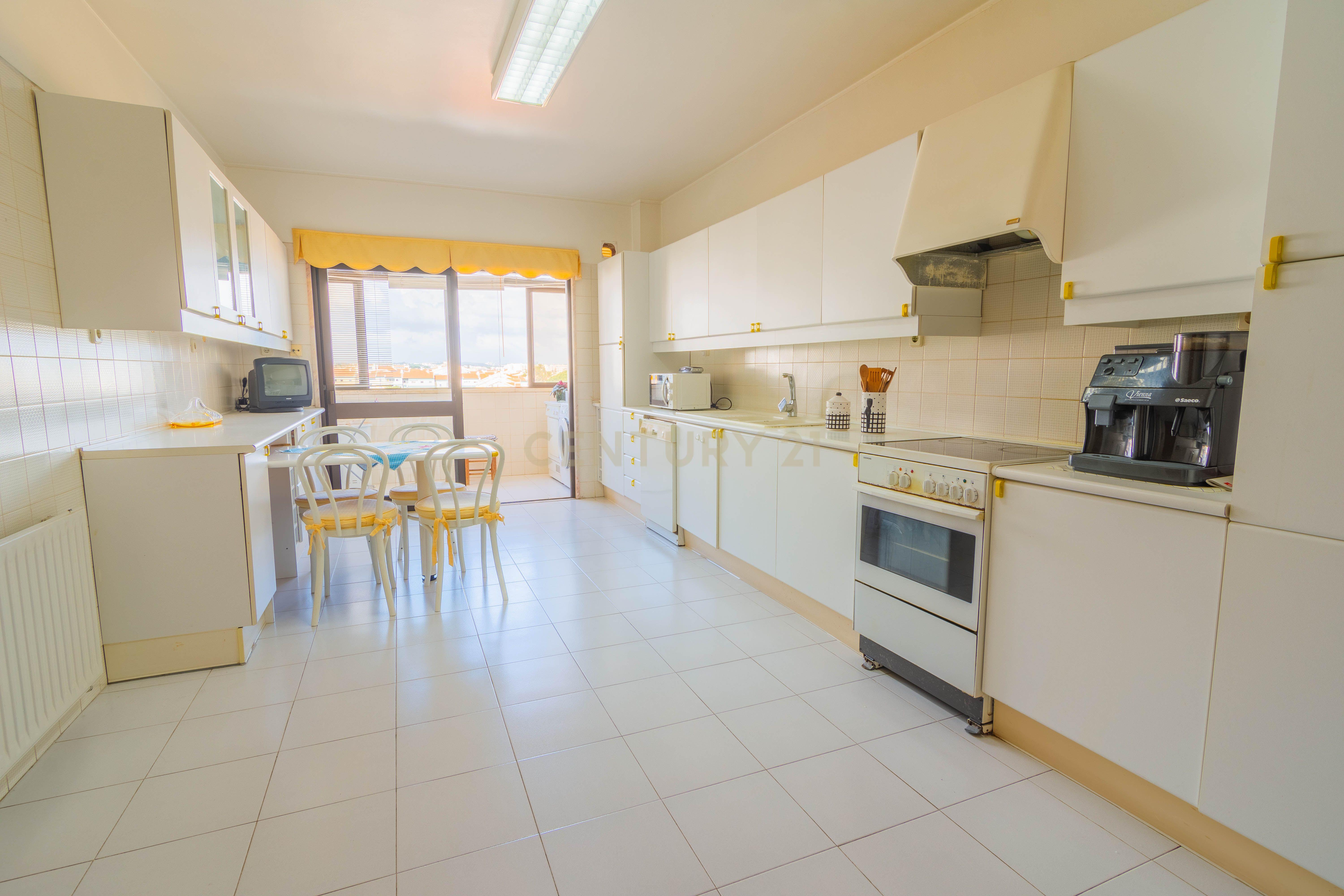 Apartamento T3 em Cascais com Vista Mar e Terraço - Image 8